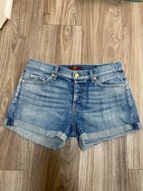 7 For All Mankind light wash Denim Cuffed Shorts size 8/29 EUC